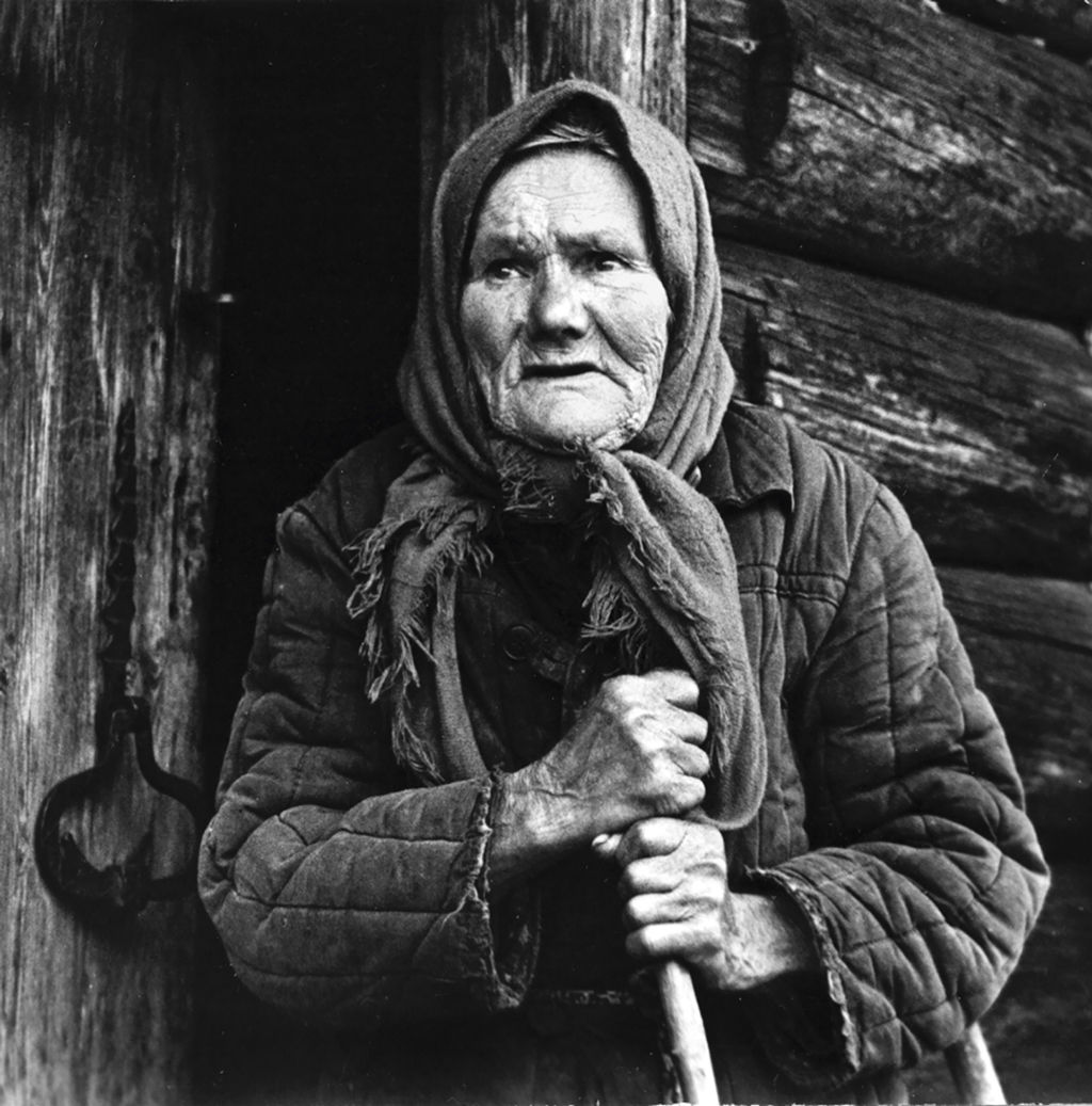 Анастасия Степановна Вороницына, героиня рассказа «Во крестьянстве выросла». 1989 год. Фото Людмилы Егоровой