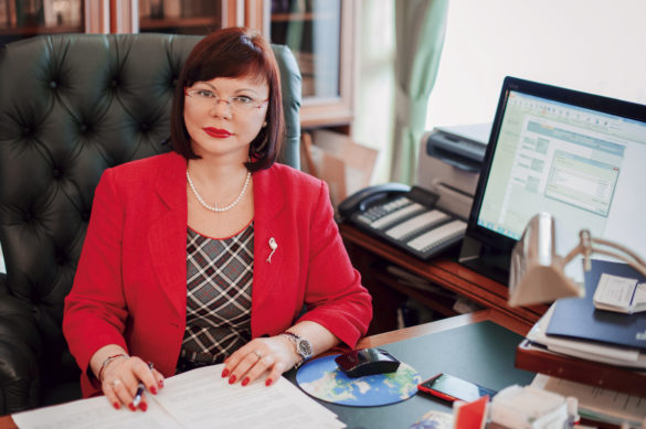 Елена Кудряшова руководит Северным (Арктическим) федеральным университетом имени М. В. Ломоносова с момента его основания в 2010 году