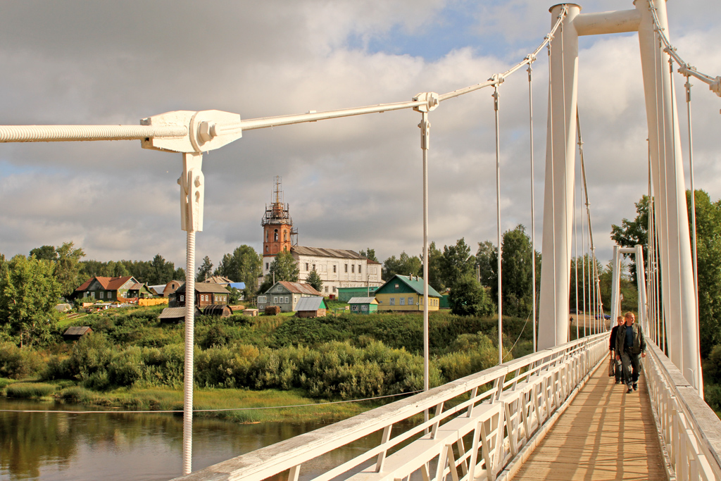 Подвесной мост — достопримечательность Ильинско-Подомского