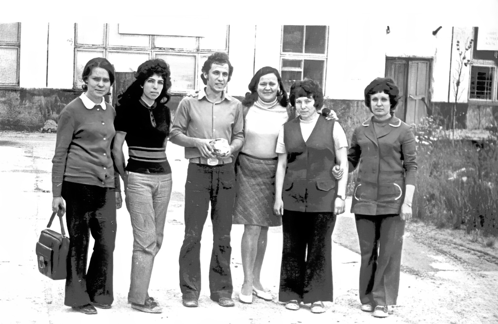 «Электрички» – так ласково называли первых девушек-электриков службы энергоснабжения. 1976 год