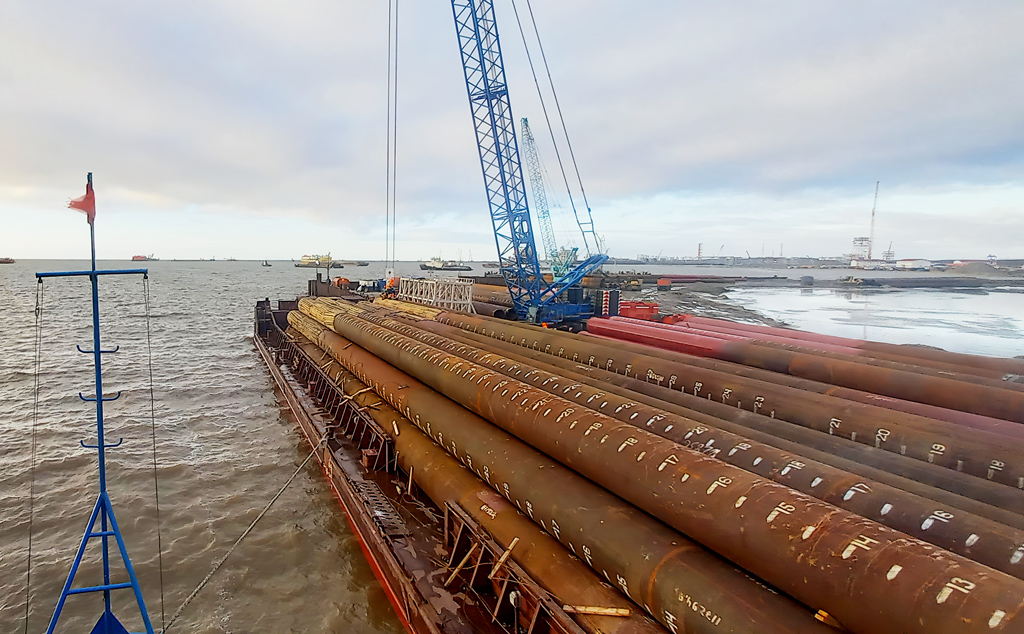 Доставка грузов флотом АО «СРП» для строительства гидротехнических сооружений в порту Бухта Север на Таймырском полуострове