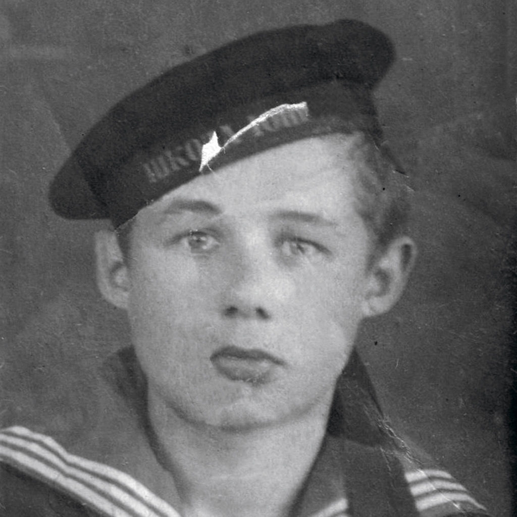 Юрий Савин, курсант школы юнг НКРП города Архангельска, выпуск 1948 года. 9 октября 1948 года