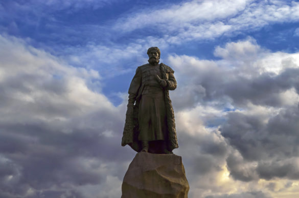 Памятник Ерофею Хабарову в Хабаровске установлен в год 100‑летия города