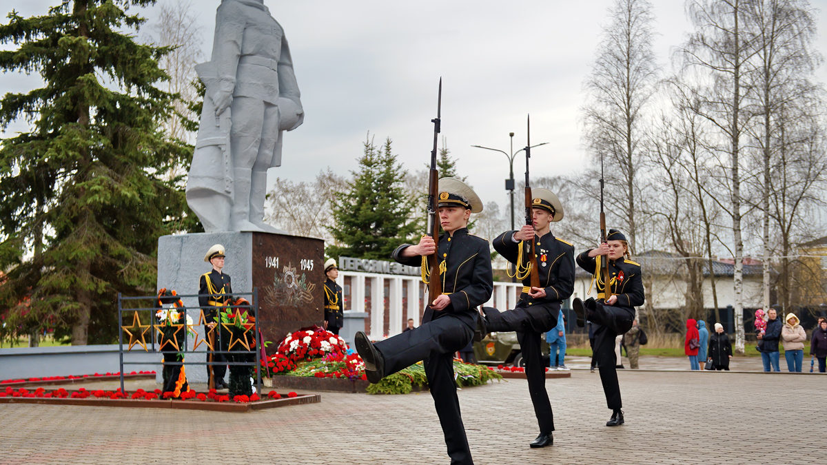 ЦДО держит свой флаг - Издательство «Достояние Севера»