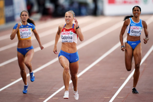 Ксения Задорина во время забега на 400 метров на чемпионате Европы по легкой атлетике в Хельсинки в 2012 году, где она завоевала серебро