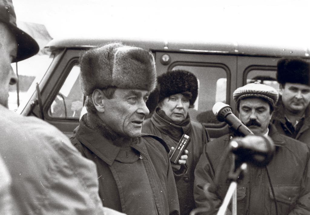 1990-е. Директор «Архангельскавтодора» Вячеслав Калямин на открытии моста через Вагу