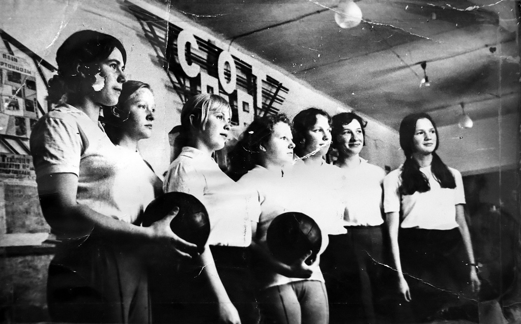 Команда девушек по волейболу, 1974 год