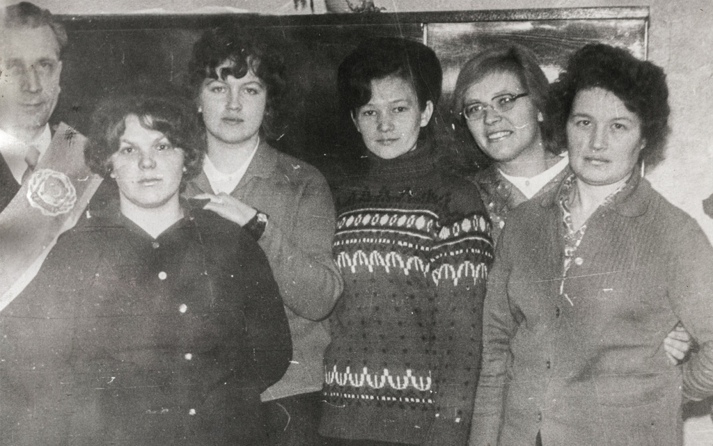 Коллектив Ленского райисполкома с секретарем исполкома Николаем Васильевичем Поповым. 1976 год