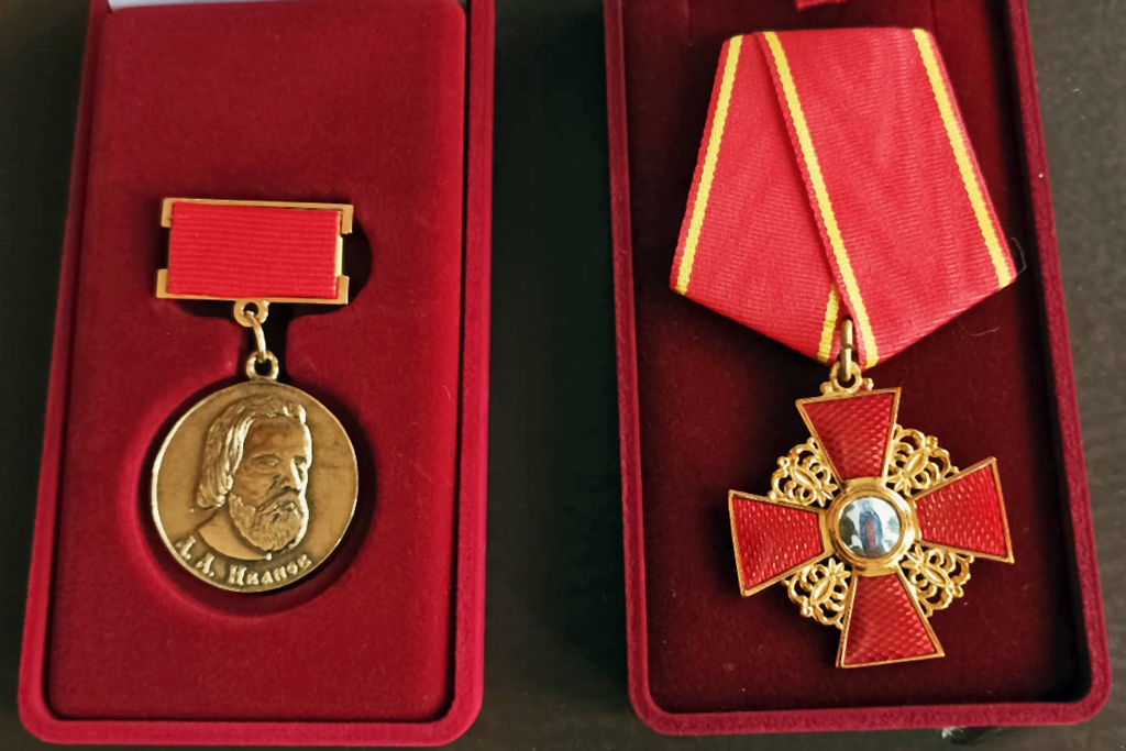 Золотая медаль имени художника Александра Иванова вручена Сергею Сюхину в ноябре 2022 года. Награждение прошло в Зале Церковных Соборов Храма Христа Спасителя в Москве