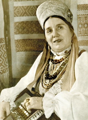 Антонина Яковлевна Колотилова с цитрой