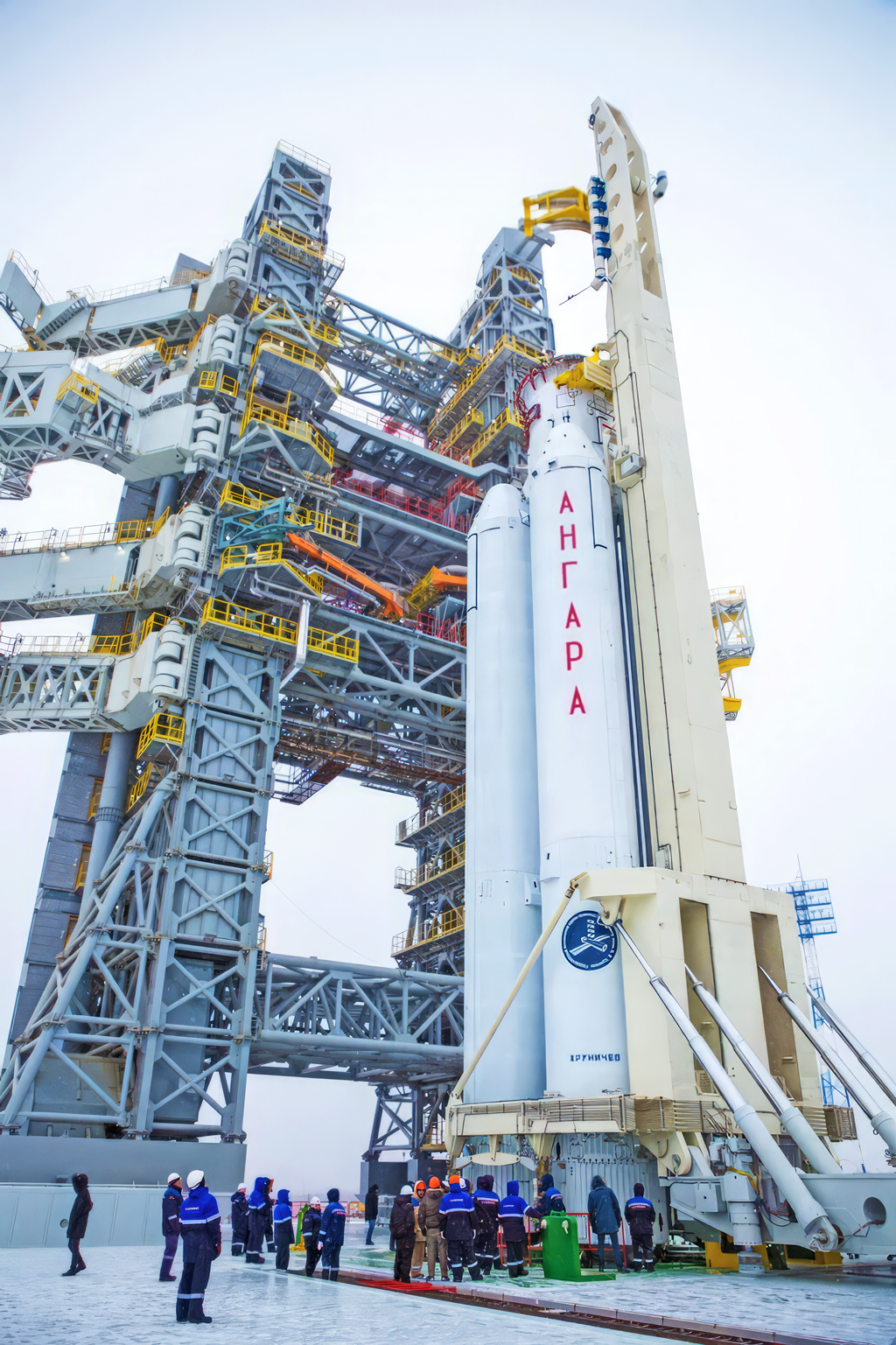Ноябрь 2023 года. Первая установка полноразмерного макета ракеты-носителя тяжелого класса «Ангара-А5» на пусковой стол осуществлена успешно