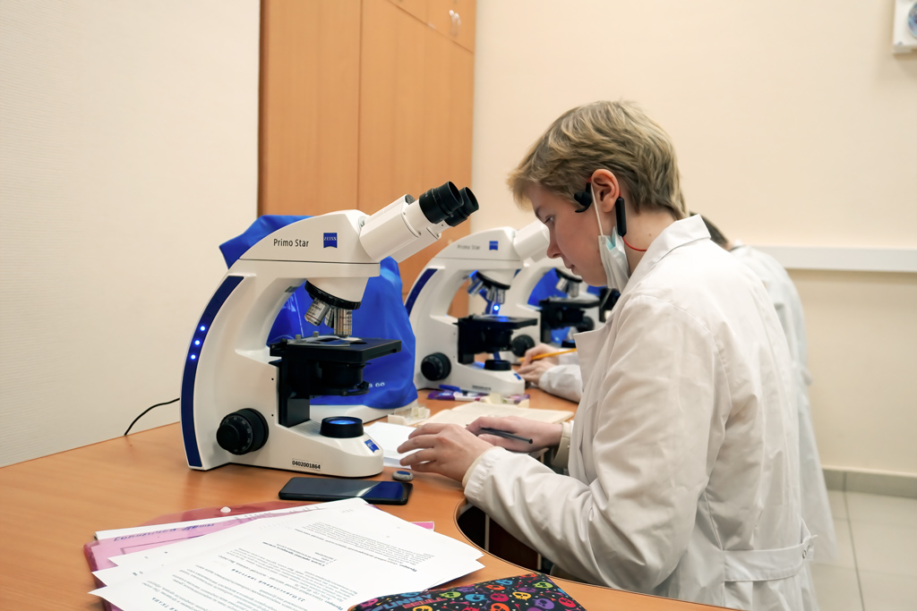 В САФУ более 50 современных лабораторий