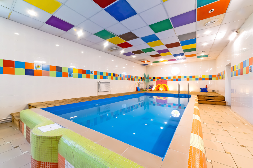 Занятия в бассейне дают очень хорошие результаты оздоровления и реабилитации детей