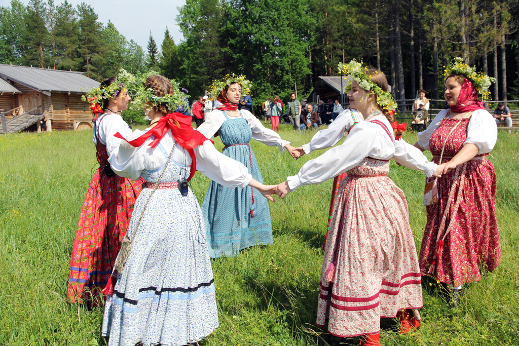 Праздник «Троицкие гулянья» в «Малых Корелах»